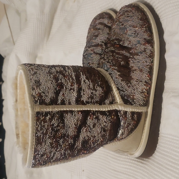 Gold UGG boots - Picture 2 of 8